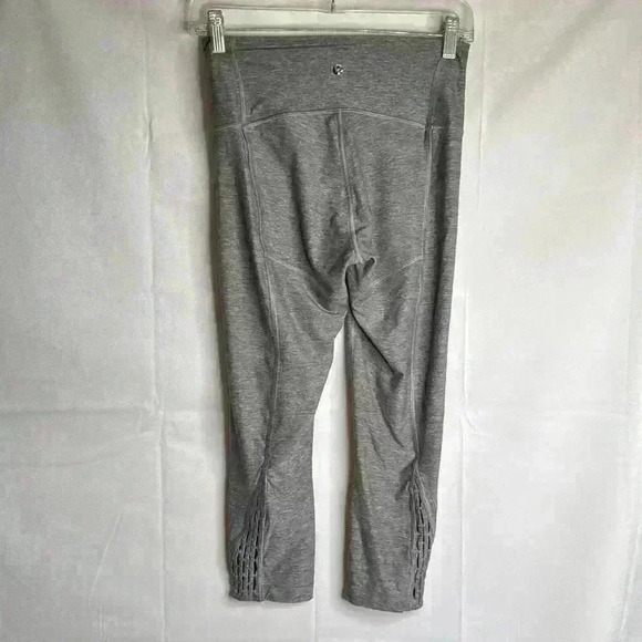 Lululemon  size 8 - 3/4 yoga leggings - Picture 3 of 4